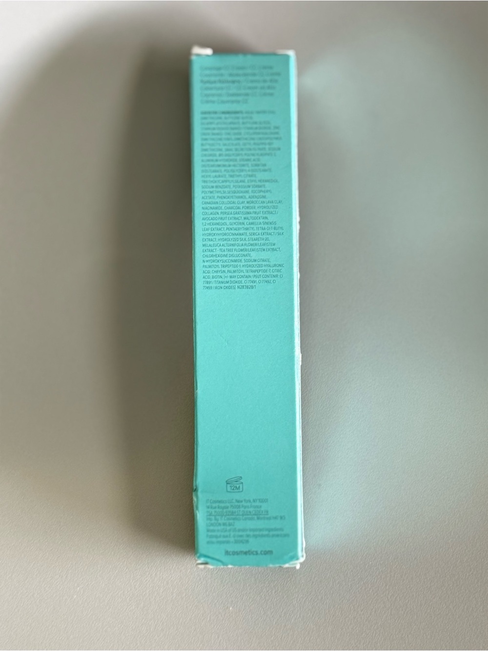 it cosmetics CC+ Oil-Free Matte Cream SPF 40 in Teal Packaging - Picture 6 of 6